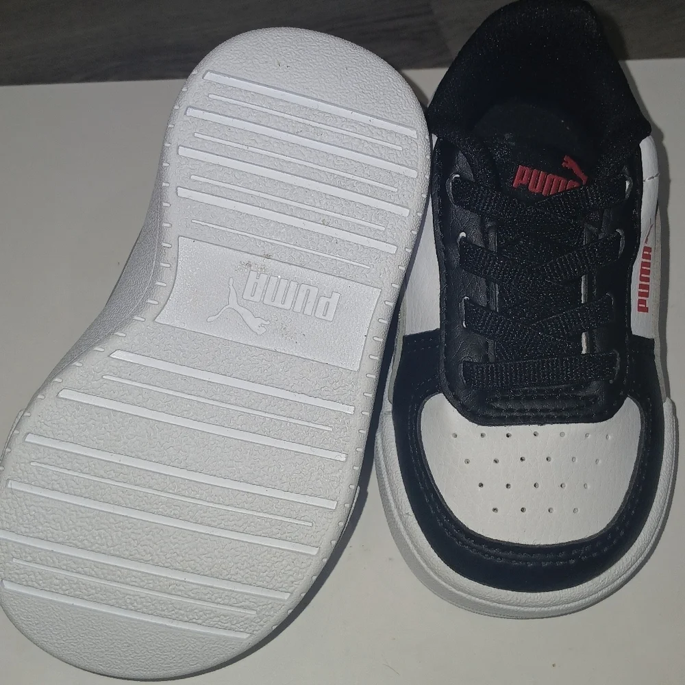 Puma Black and White Kids  Shoes SIZE 4